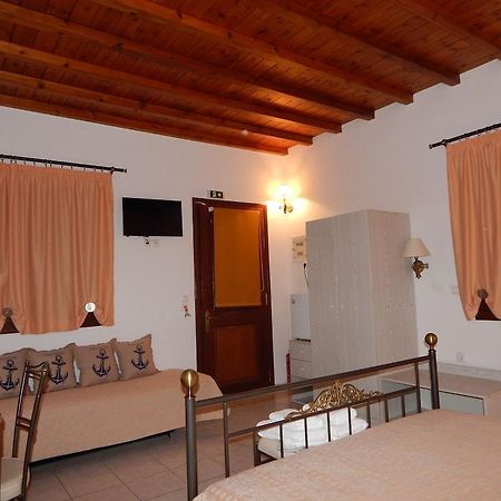 Mr & Mrs White Tinos Hotel Екстериор снимка