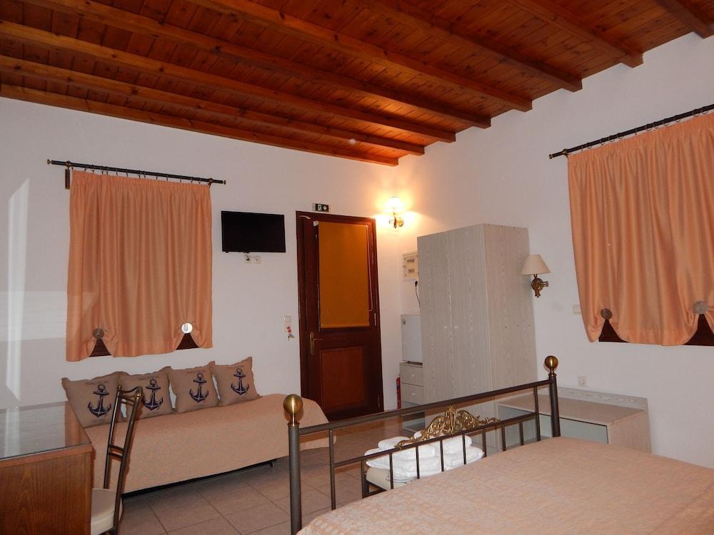 Mr & Mrs White Tinos Hotel Екстериор снимка