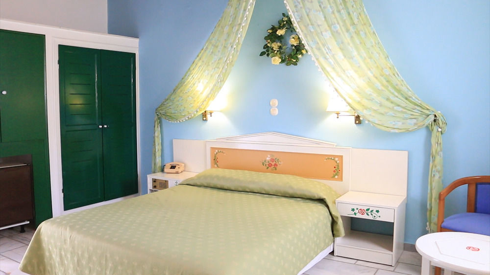 Mr & Mrs White Tinos Hotel Екстериор снимка