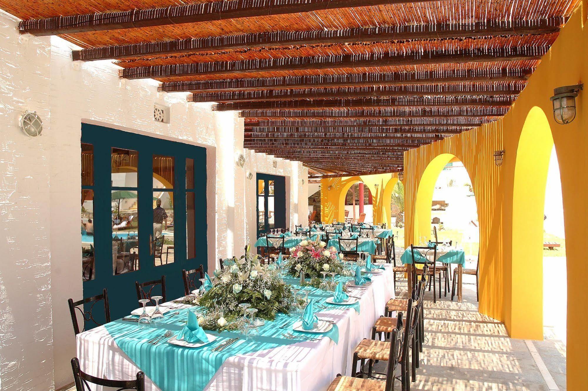 Mr & Mrs White Tinos Hotel Екстериор снимка