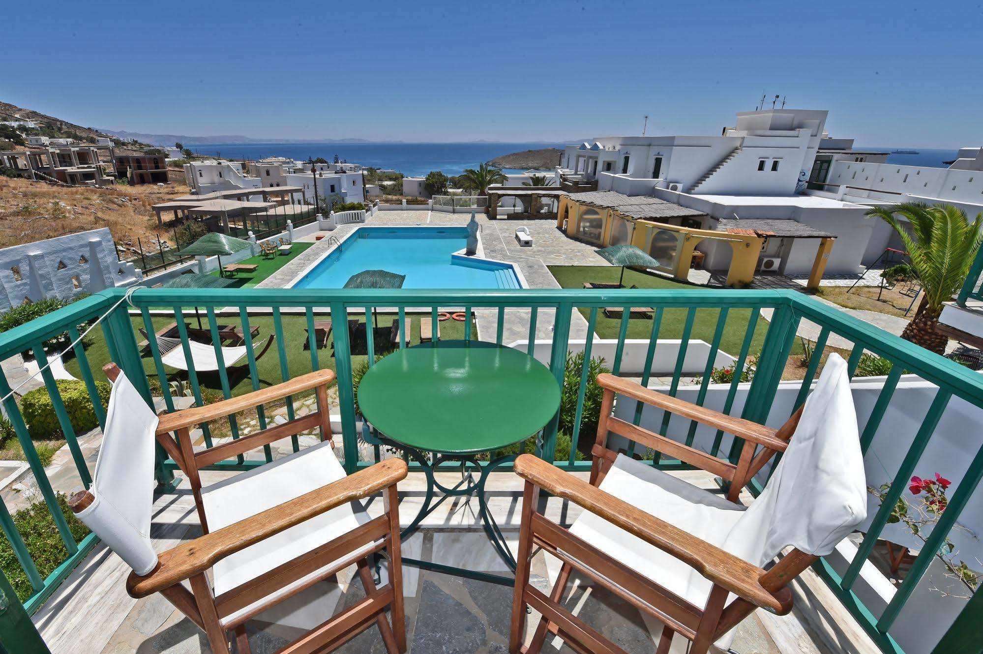 Mr & Mrs White Tinos Hotel Екстериор снимка