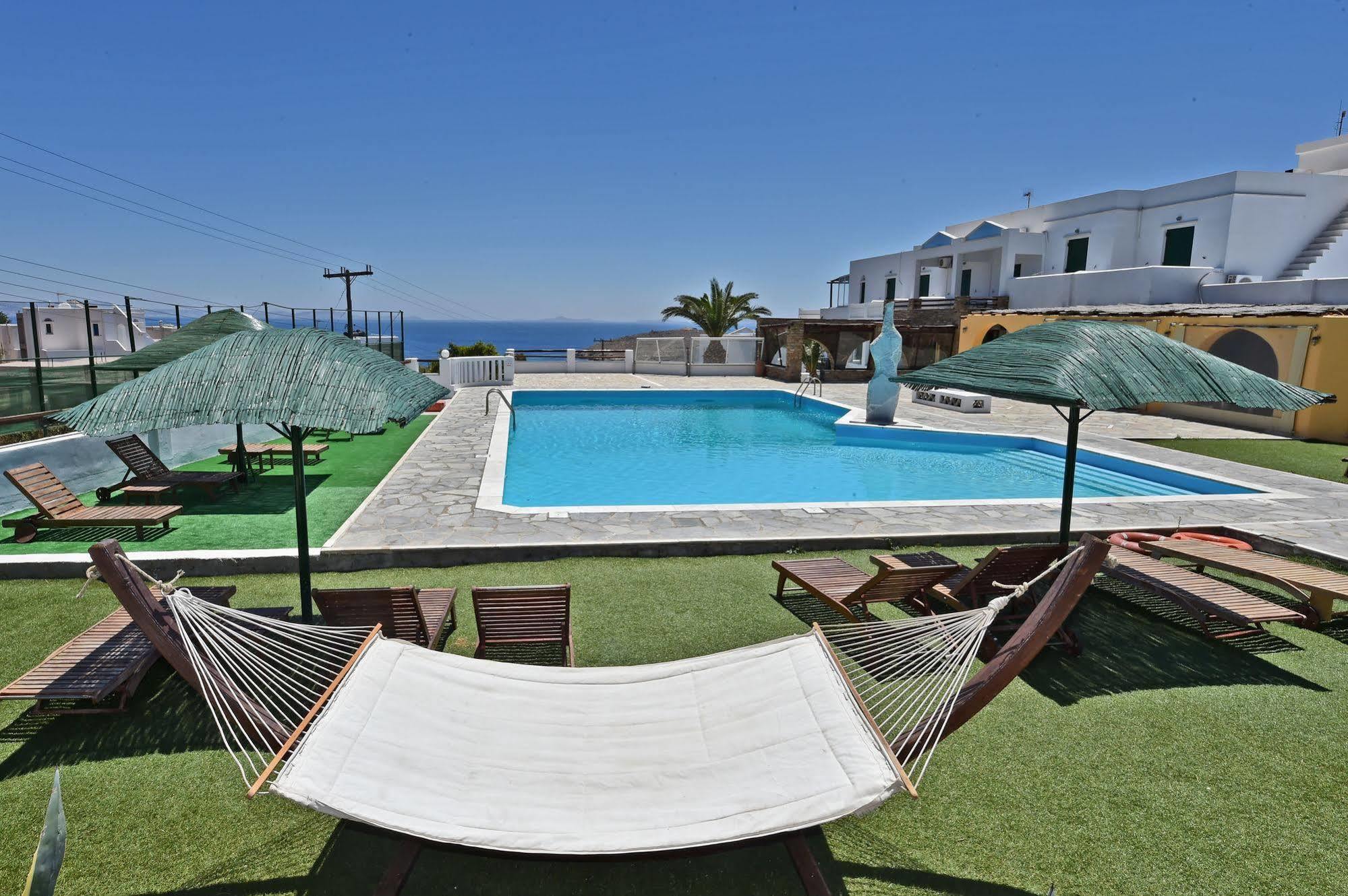 Mr & Mrs White Tinos Hotel Екстериор снимка